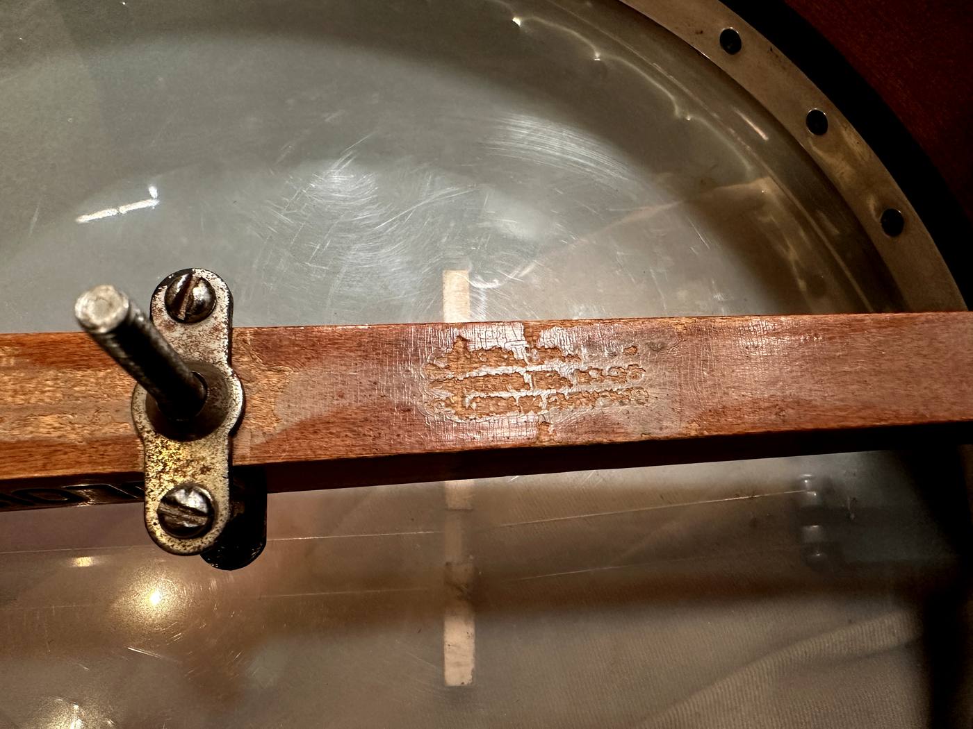 Factory pressed markings on the dowel rod